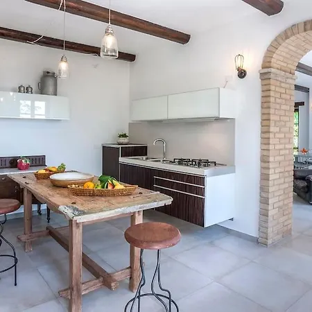 Casa Melograno With Pool Villa